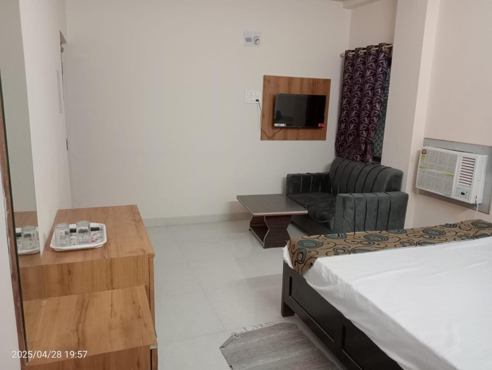 Hotel Vishwa Residency 파트나 객실 사진