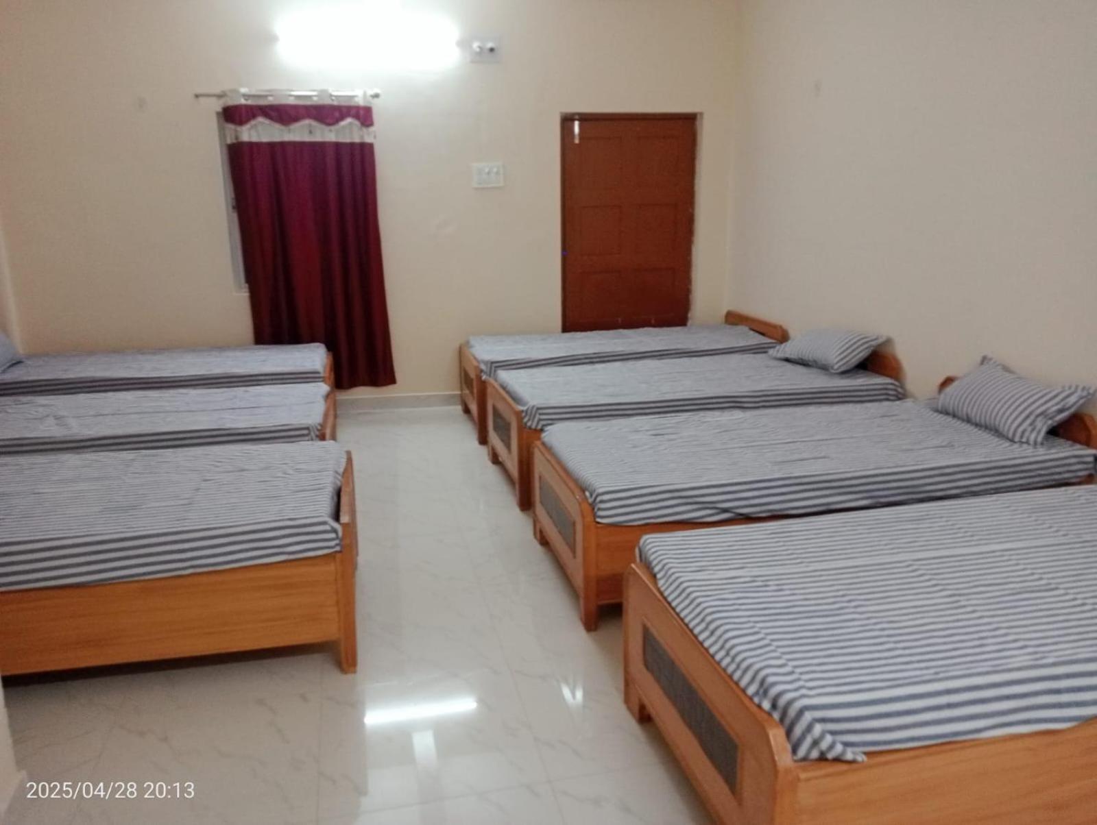 Hotel Vishwa Residency 파트나 객실 사진